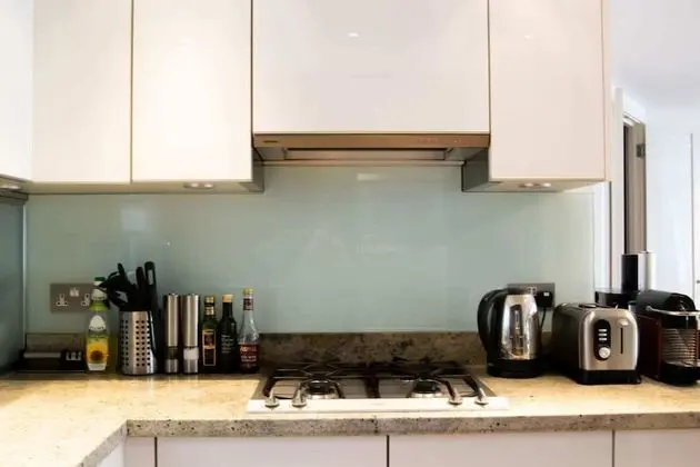 Modern 2 Bedroom With Balcony Near Oxford Street - Mutfak