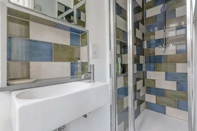 Modern 2 Bedroom Flat in Central London - Banyo Tipleri