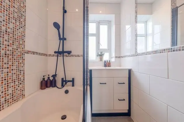 Modern 2 Bedroom Flat in Hoxton - Banyo Tipleri