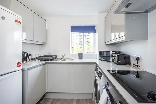 Modern 2 Bedroom Lewisham Apartment - Mutfak
