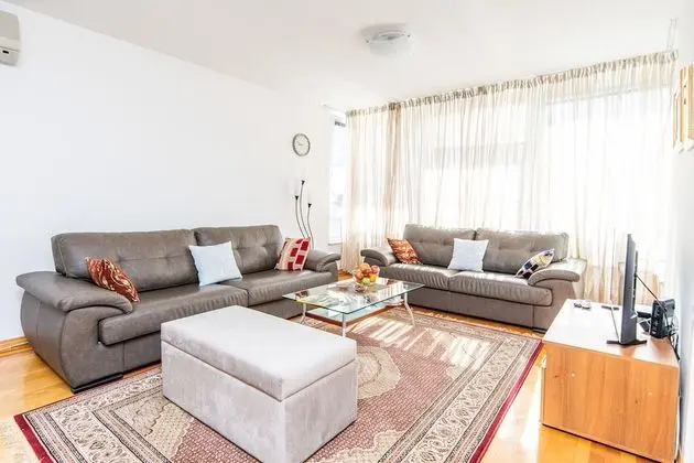 Modern 2bdr Apartment in the Center- Free Parking