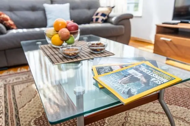 Modern 2bdr Apartment in the Center- Free Parking - İç Mekan