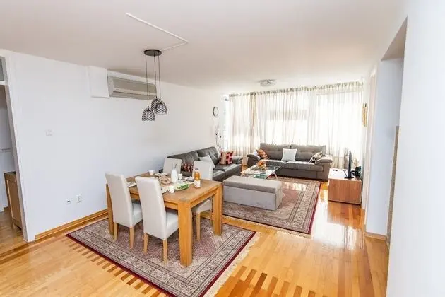 Modern 2bdr Apartment in the Center- Free Parking - Oda Düzeni