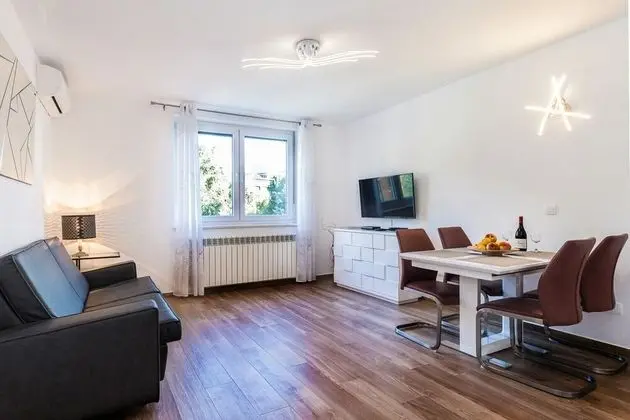 Modern 2bdr Apartment in Old Town- Best Location - Oda Düzeni