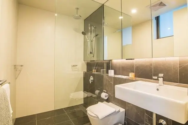 Modern 2bed2bath APT at Neutral Bayparking+wifi - Banyo Tipleri