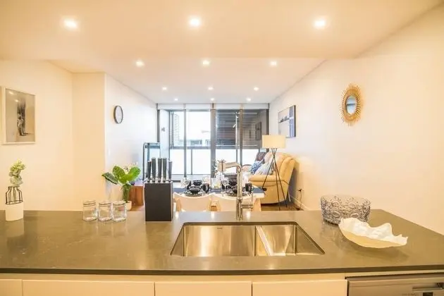 Modern 2bed2bath APT at Neutral Bayparking+wifi - Mutfak