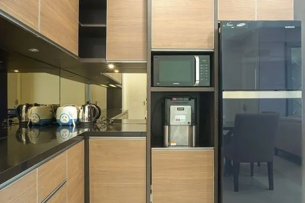 Modern 2BR Apartment at 1 Park Residence with Maid Room - Mutfak