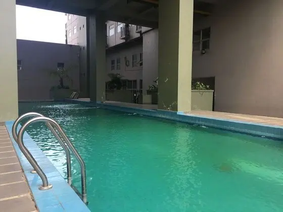 Modern 2BR Apartment at Grand Asia Afrika Residence - Havuz