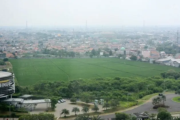 Modern 2BR Apartment @ Springlake Summarecon