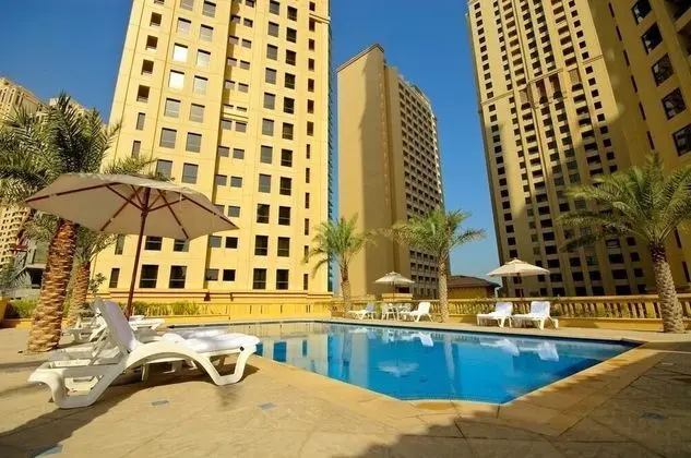 Modern 2BR Apartment with views close to JBR Beach - Havuz