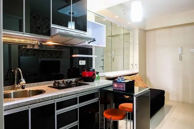 Modern 2BR with City View at Bassura Apartment - Mutfak