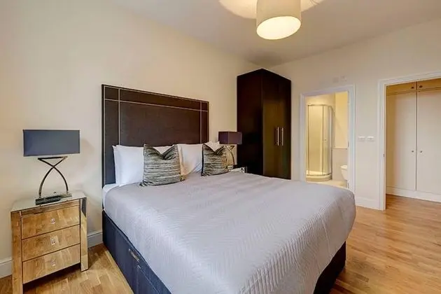 Modern 3 Bed Apartment Next to the Park - 210a