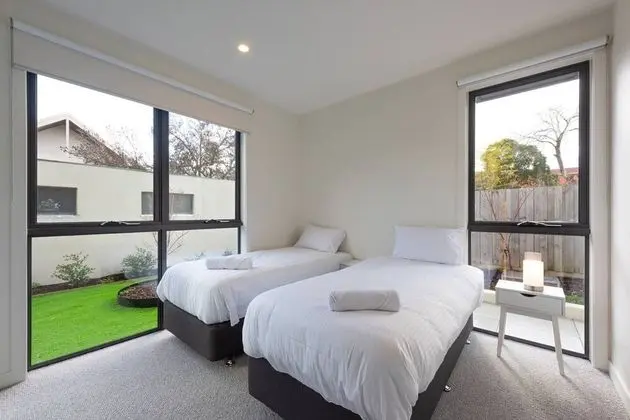 Modern 3 Bedroom Getaway Next to Chadstone