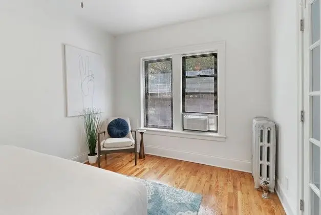 Modern 3BR Apartment in Boystown