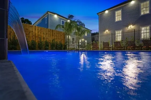 Modern 3BR Condo With Pool