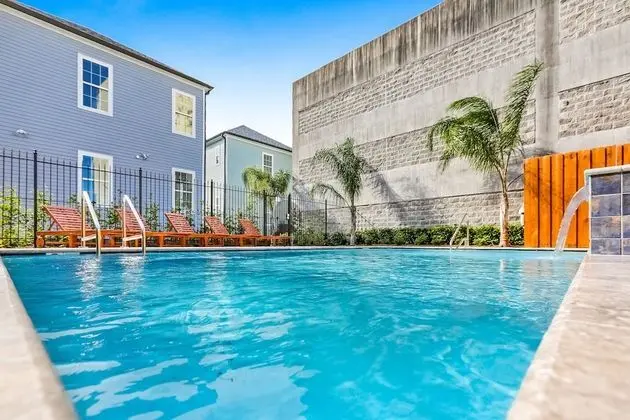 Modern 3BR Condo With Pool - Öne Çıkan Resim