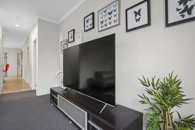 Modern 3BR Family House - Yard & Big TV - İç Mekan