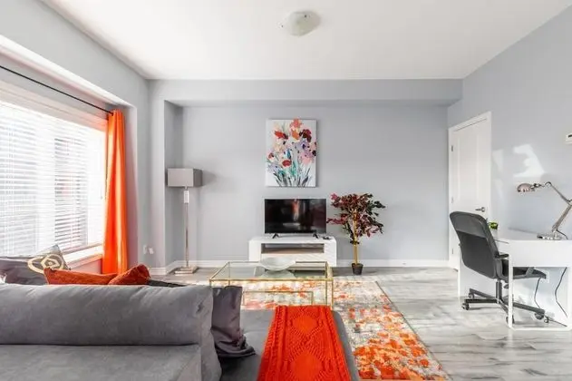 Modern 3BR House Steps to the Beach - Oda