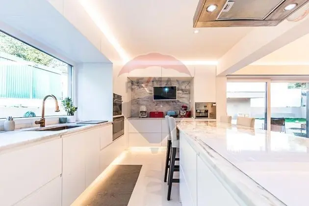 Modern 4-bed Villa 4K Beach 30k Lisbon - Mutfak