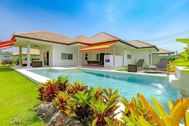 Modern 4 BR Pool & Tropical Garden MS-30