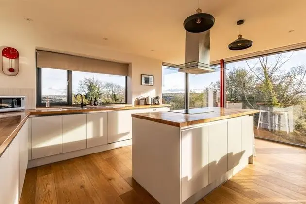 Modern 5 Bedroom Home With Garden Panoramic Views - Oda