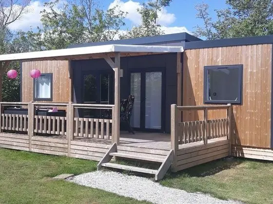 Modern 6-person Chalet in the Frisian Countryside, 3 Bedrooms and Wifi