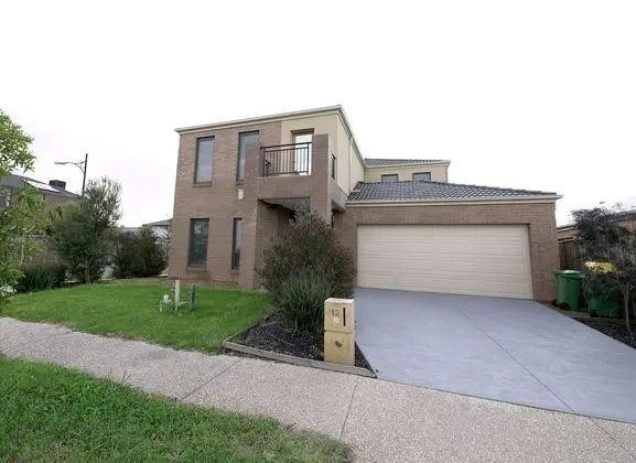 Modern 6BRM House Big Group at Pakenham