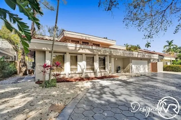 Modern 7 BR with Private Heated Pool - Dış Mekan