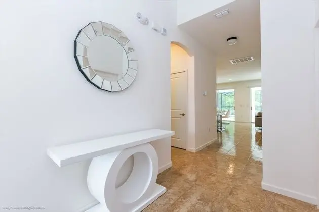 Modern 8 Bdrm 5 Bath Villa