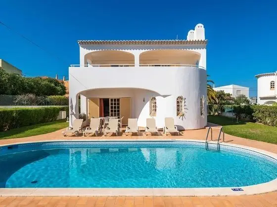 Modern Villa in Albufeira With Private Swimming Pool