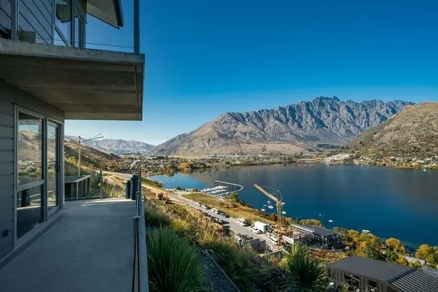 MODERN ALPINE LIVING SPECTACULAR VIEW