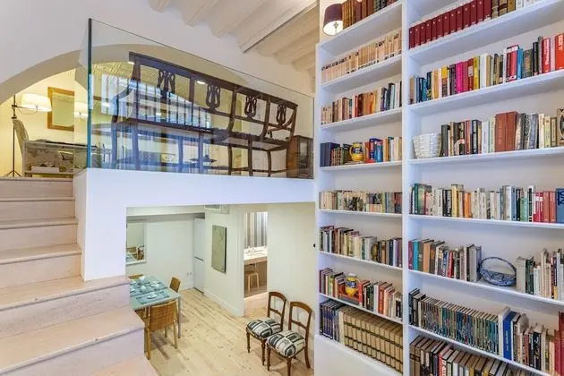 Modern Apartment 2 Bd & 2 Bth Near the Cathedral Catedral V