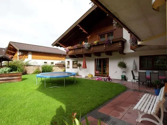 Modern Apartment in Altenmarkt im Pongau Near Ski Area - Havuz