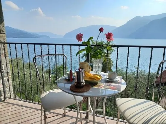 Modern Apartment With Balcony in Vello Italy