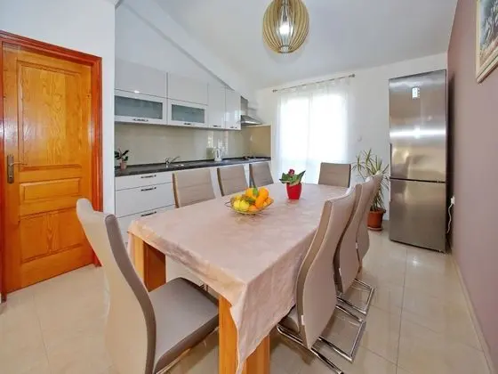 Modern Apartment With big Roofed Terrace, Garden, Near the Sea - Yerinde Yemek