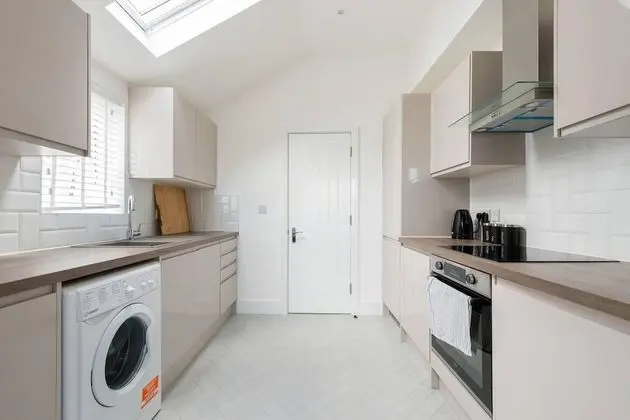 Modern Apartment, Castle View Rochester, England - Mutfak