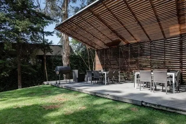 Modern Apartment With Coworking GYM and Garden