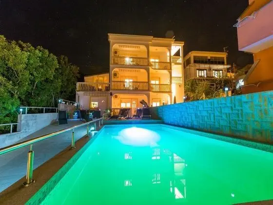 Modern Apartment in Crikvenica With Swimming Pool - Dış Mekan