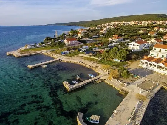 Modern Apartment With Direct Sand Beach Access, Private Parking, Wifi