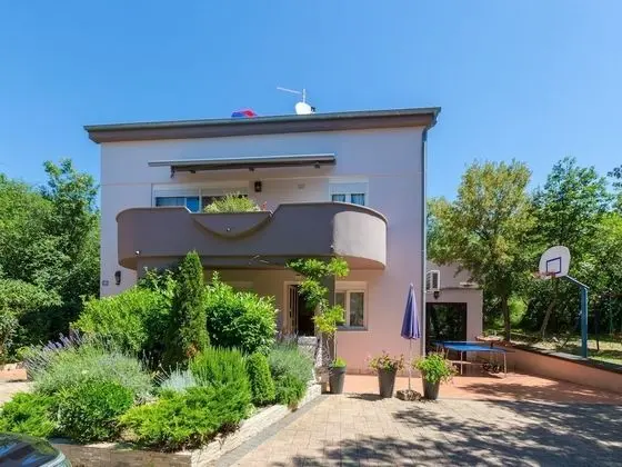 Modern Apartment in Dramalj With Swimming Pool - Dış Mekan