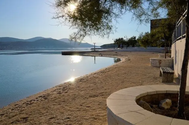 Modern Apartment in Marina, Near Split, Croatia - Havuz