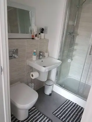 Modern Apartment Minutes From Central London, UK - Banyo Tipleri