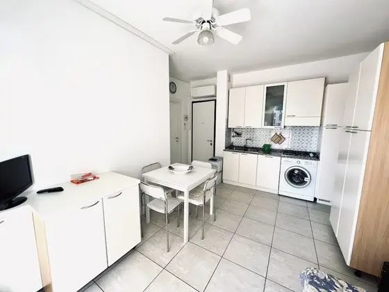 Modern Apartment Near the Beach in Jesolo, Italy - Öne Çıkan Resim