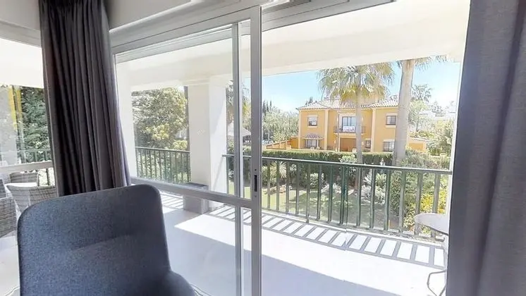 Modern Apartment Near Puerto Banus