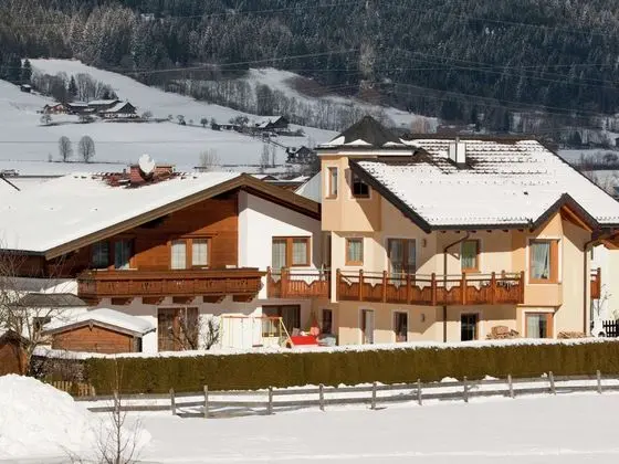 Modern Apartment Near Ski Area in Salzburger - Öne Çıkan Resim