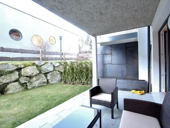 Modern Apartment in Neukirchen am Grossvenediger With Garden - Dış Mekan