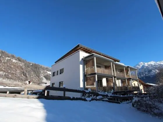 Modern Apartment in Neukirchen am Grossvenediger With Garden - Öne Çıkan Resim