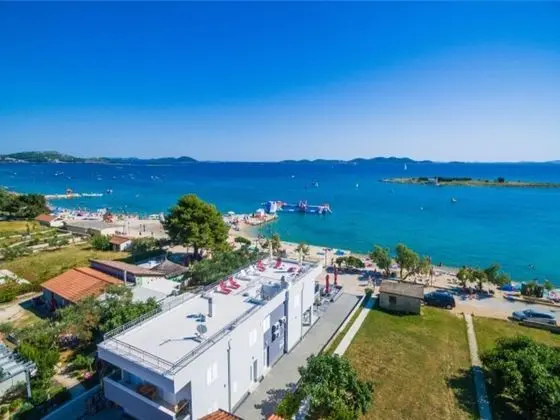 Modern Apartment in Pakoštane With Barbecue - Dış Mekan