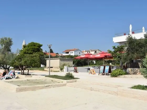 Modern Apartment in Pakoštane With Barbecue - Öne Çıkan Resim