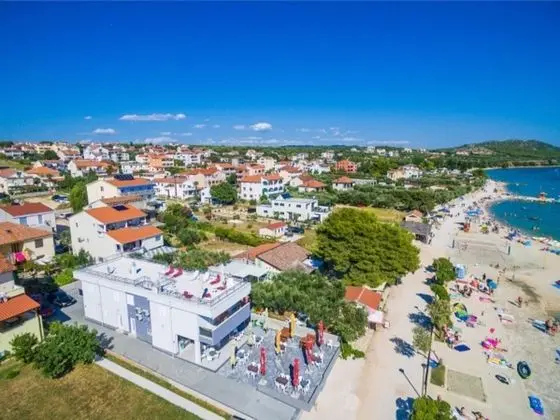 Modern Apartment Right on the Janice Beach in Pakostane, Centre 50 m Away - Dış Mekan